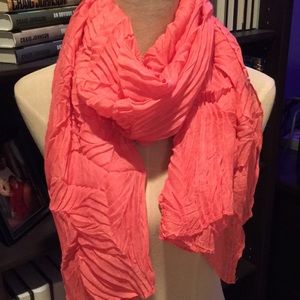 Textural Coral Crinkle Scarf 🧣